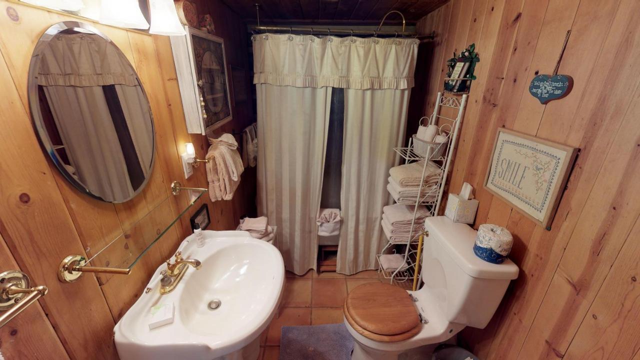 Cabin By The Creek With High Speed Wifi Red River Εξωτερικό φωτογραφία